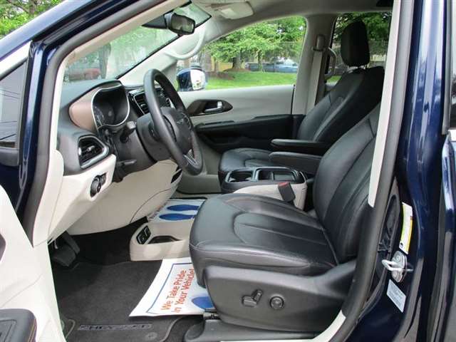 2017 Chrysler Pacifica Touring-L 4dr Mini-Van